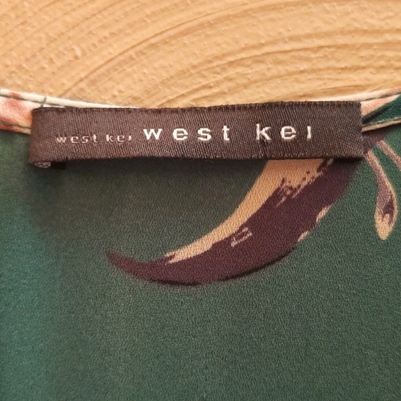 NWOT Women's West Kei Allan Surplice 3/4 RollTab High Low Floral Green Blouse - Picture 4 of 7